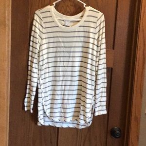 Market & Spruce Zansia Curved Hem Knit Top